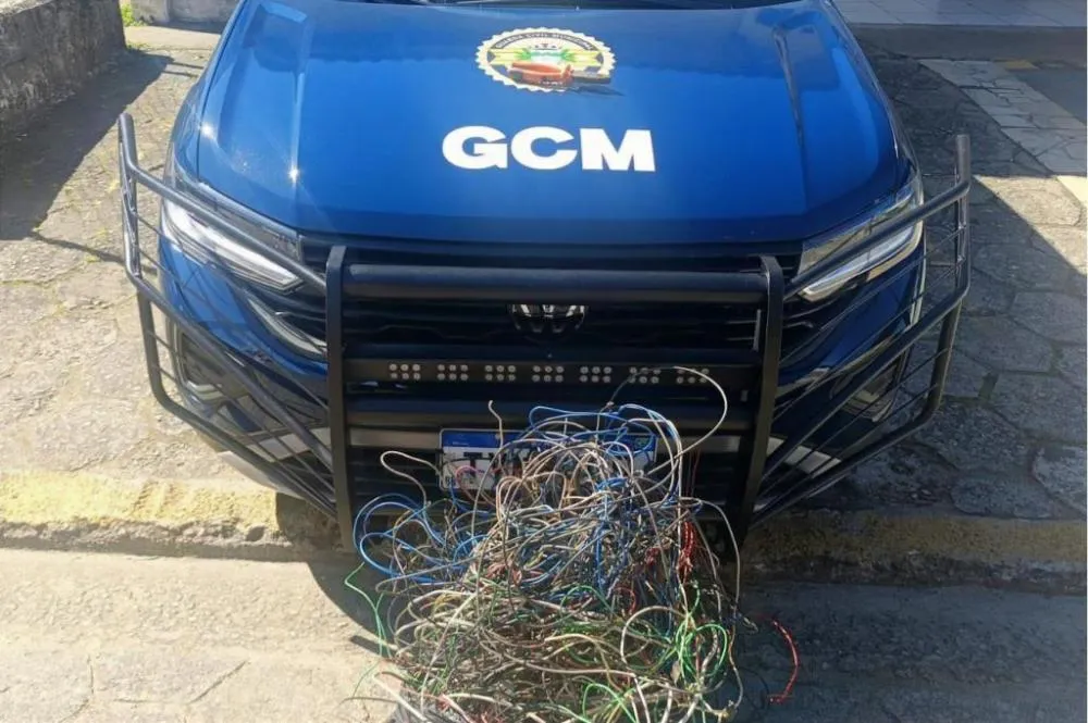 Guarda Civil Municipal prende homem em flagrante por furto de fios e ameaça em Mongaguá