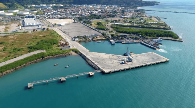 Porto de São Sebastião apresenta soluções logísticas e tecnologia durante feira em São José dos Campos