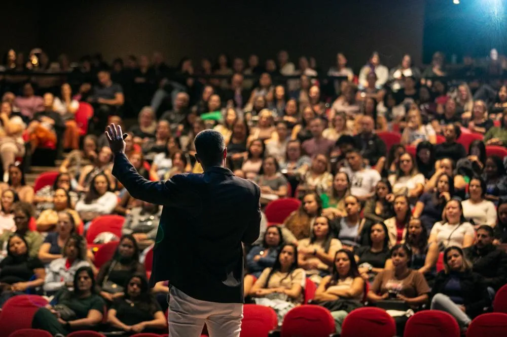 Capacitação do Educador de Apoio aborda Lei Lucas com servidores municipais de Praia Grande