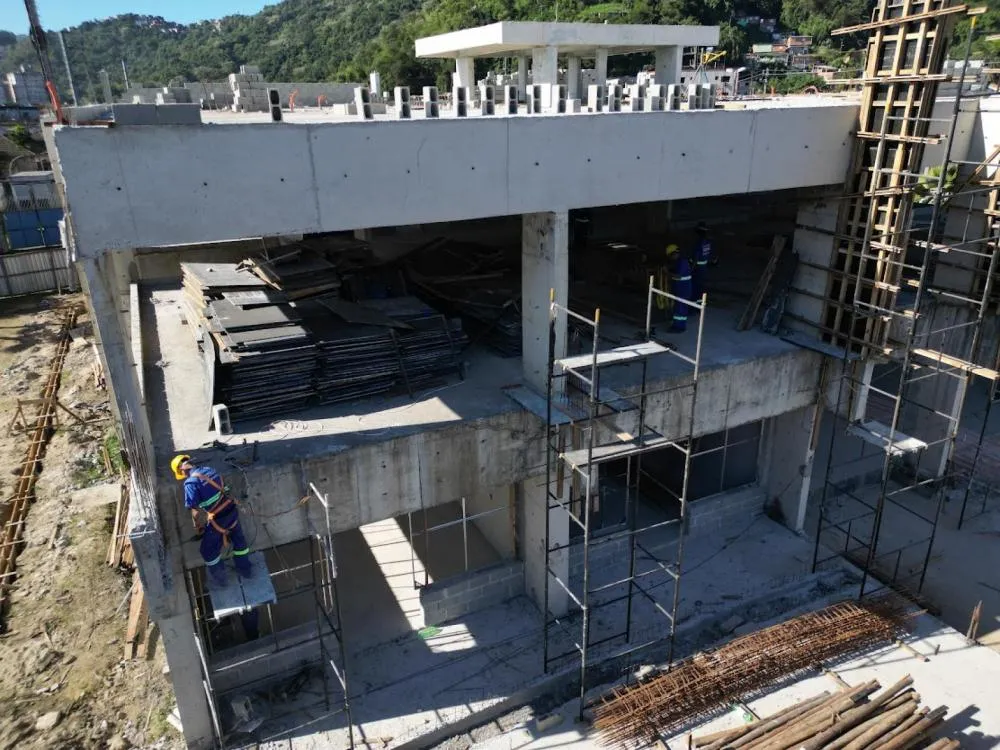 Nova UME Hilda Rabaça supera 50% das obras na Zona Noroeste de Santos