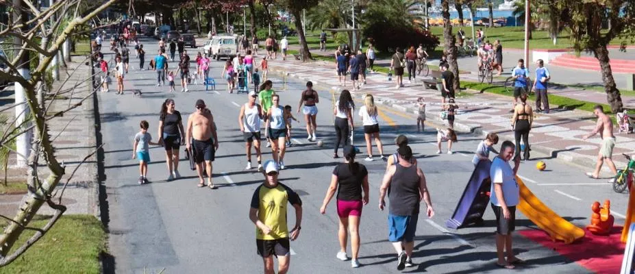 Vem Pra Orla reúne famílias em mais um domingo de lazer em Santos