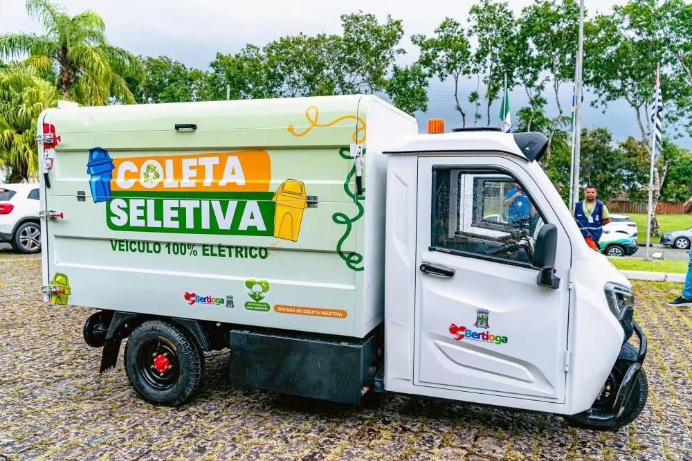 Frota de triciclos elétricos da coleta seletiva de Bertioga é reforçada