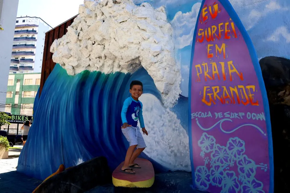Praia Grande revitaliza Escolas de Surf e Espaços Kids da orla