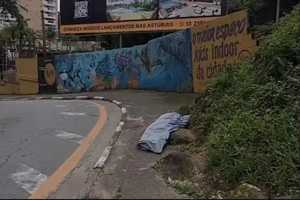 Segundo informações do Corpo de Bombeiros, o cadáver estava em avançado estado de decomposição, o que dificulta o reconhecimento imediato da vítima.