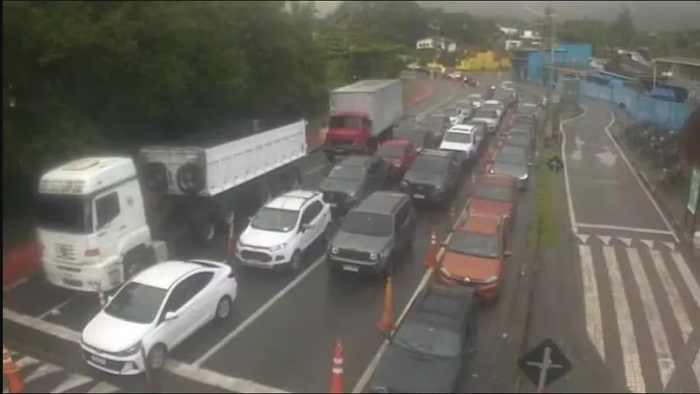 Segundo o governo estadual, a medida foi adotada por questões de segurança. A operação é suspensa sempre que a velocidade dos ventos atinge 46 km/h.