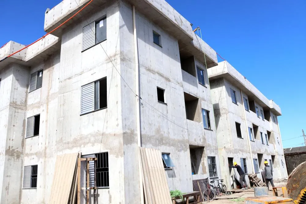 Três conjuntos habitacionais estão sendo construídos em Praia Grande