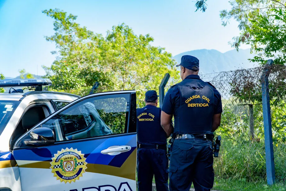GCM de Bertioga prende suspeitos de furtos de correntinhas