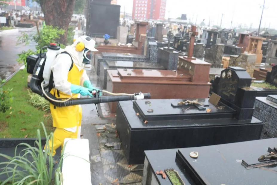 Santos realiza mutirão contra Aedes aegypti na Areia Branca