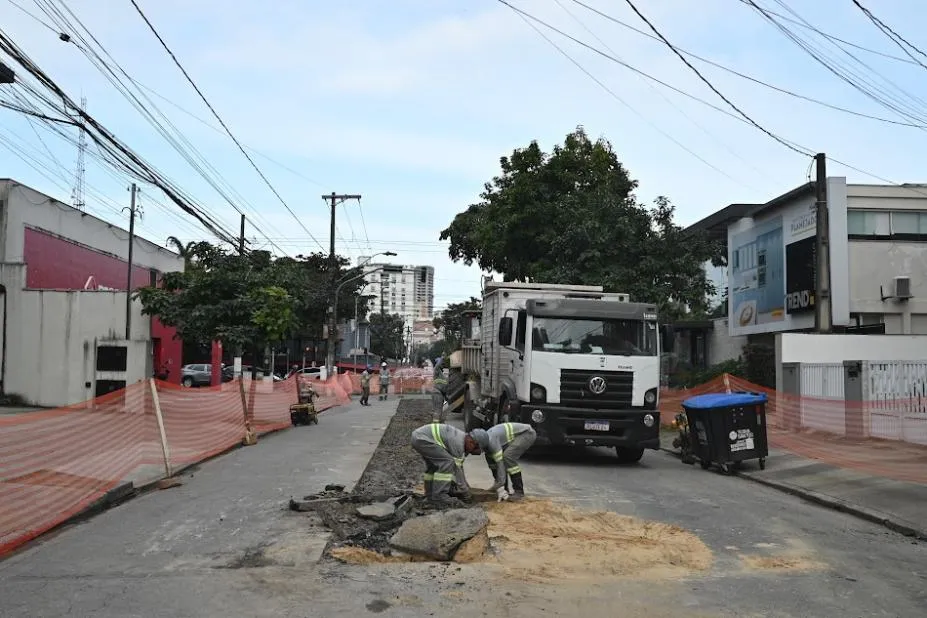 Santos: obras da Alameda Armênio Mendes avançam com mudanças