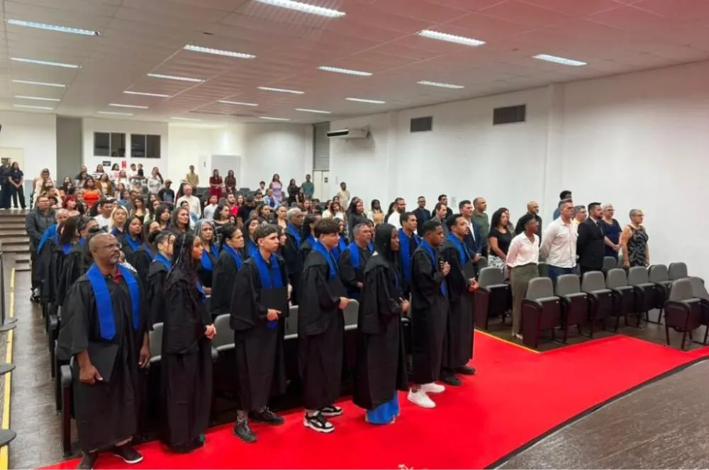 Cerimônia de Formatura concretiza o sonho de uma turma de 50 alunos da EJA Cubatão