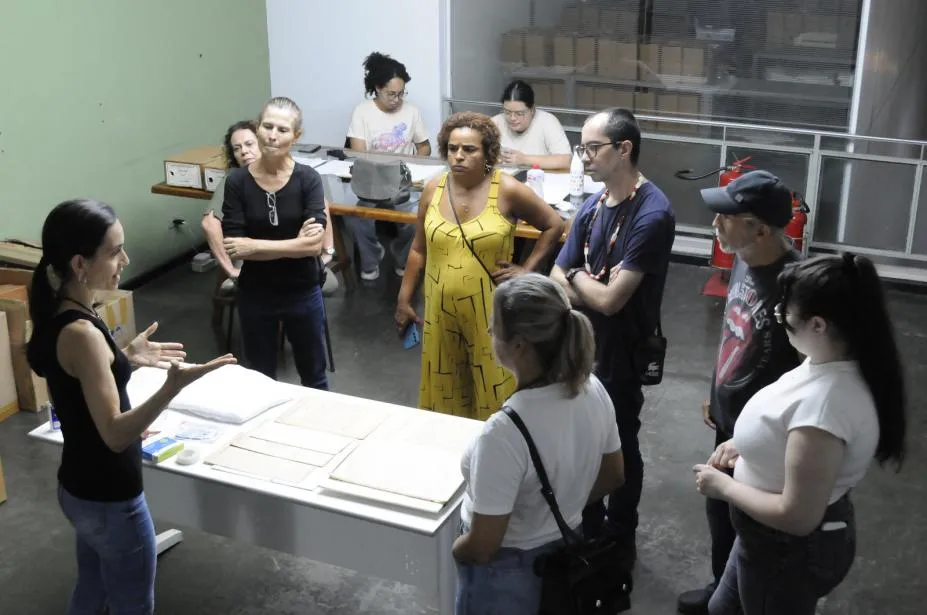Visita guiada mostra trabalho de preservação no Arquivo Permanente de Santos
