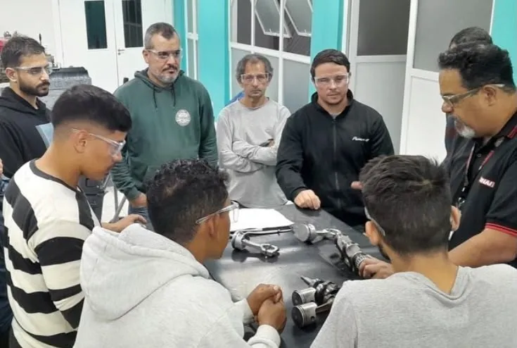 Ilhabela abre pré-inscrições para curso gratuito de Mecânico de Revisão de Motores Náuticos