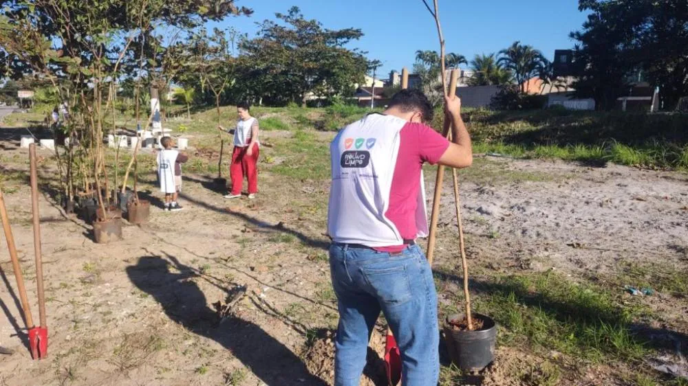 Com ipês e frutíferas, Itaóca ganha mais cores e biodiversidade em Mongaguá